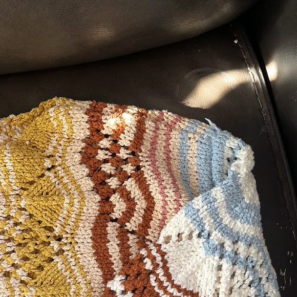 Beautiful gimmicks sweater in perfect condition size small - Picture 7 of 8